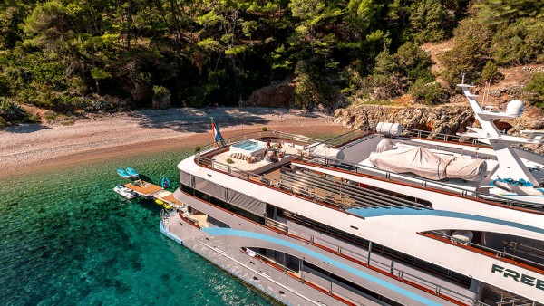 Motor yat M/Y Freedom