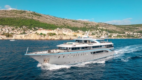 Motor yat M/Y Freedom