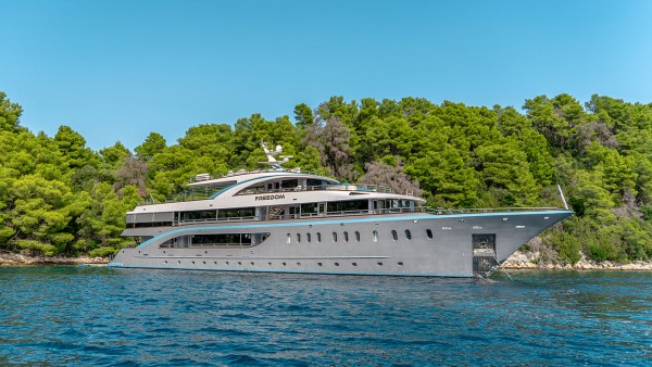 Motor yat M/Y Freedom