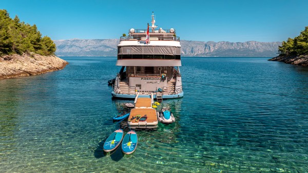 Motor yat M/Y Freedom