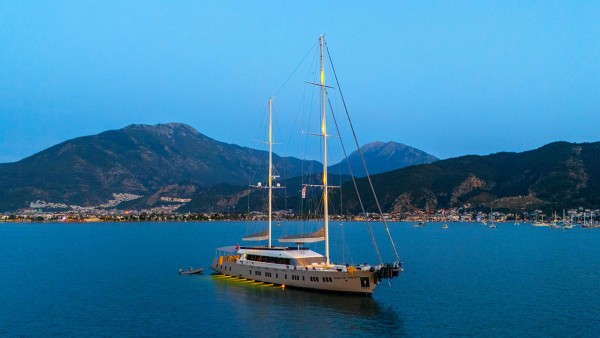 Yelkenli Yat King of the Sea