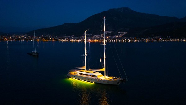 Yelkenli Yat King of the Sea
