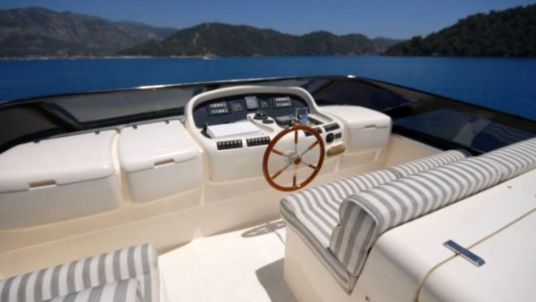 Motor yat Stoli